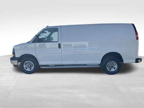 Used 2023 GMC Savana 2500 w/ Driver Convenience Package image 4