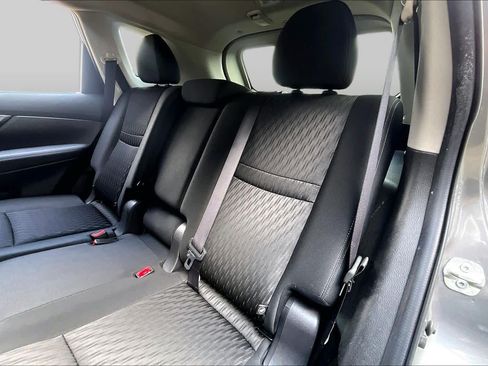 Used 2019 Nissan Rogue SV FWD image 20