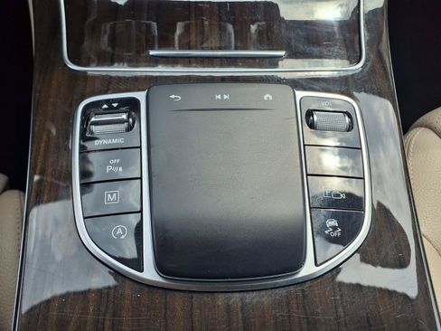 Used 2021 Mercedes-Benz GLC 300 4MATIC image 27