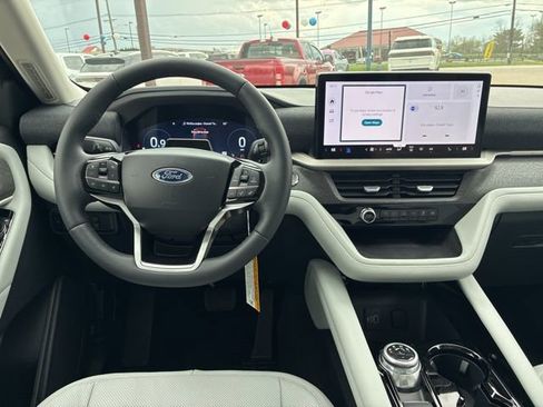 New 2026 Ford Explorer Platinum w/ LUX Leather Package AWD/4WD image 25