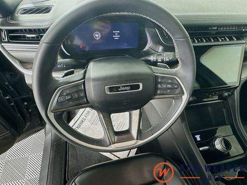 Used 2024 Jeep Grand Cherokee Limited w/ Luxury Tech Group II image 11