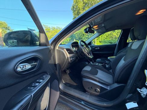 Used 2014 Jeep Cherokee Latitude w/ Comfort/Convenience Group FWD image 15