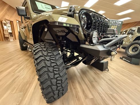 New 2025 Jeep Gladiator Willys image 16