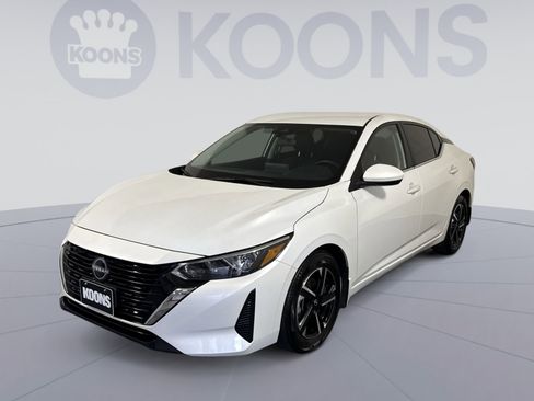 Used 2025 Nissan Sentra SV image 1