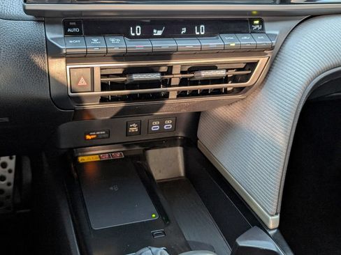 Used 2025 Toyota Camry SE FWD image 8