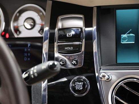 Used 2015 Rolls-Royce Wraith RWD image 54