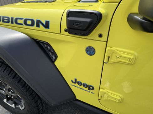 Used 2024 Jeep Wrangler Unlimited Rubicon 4xe AWD/4WD image 7