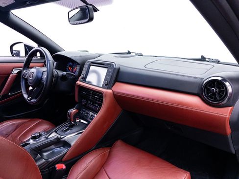 Used 2020 Nissan GT-R Premium w/ Premium Interior Package AWD/4WD image 35