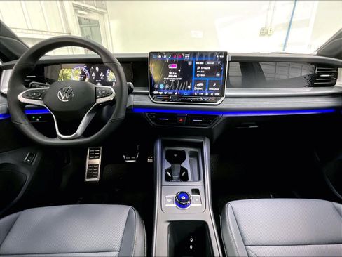 New 2026 Volkswagen Tiguan SE R-Line AWD/4WD image 5