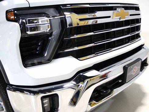 Used 2024 Chevrolet Silverado 2500 LTZ image 23