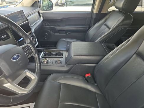 Used 2023 Ford Expedition XLT image 12