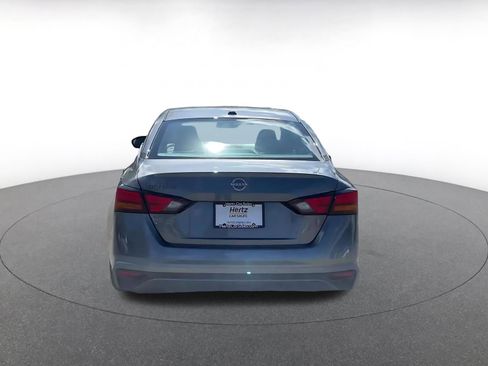 Used 2025 Nissan Altima 2.5 SV image 11