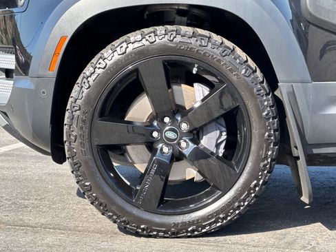 Used 2020 Land Rover Defender 110 HSE image 31