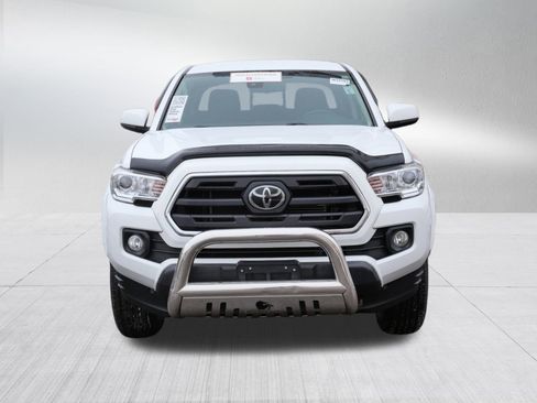 Certified 2019 Toyota Tacoma SR5 image 2