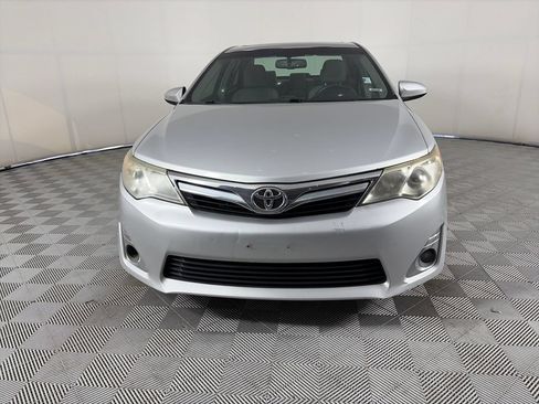 Used 2013 Toyota Camry XLE w/ Convenience Pkg FWD image 2
