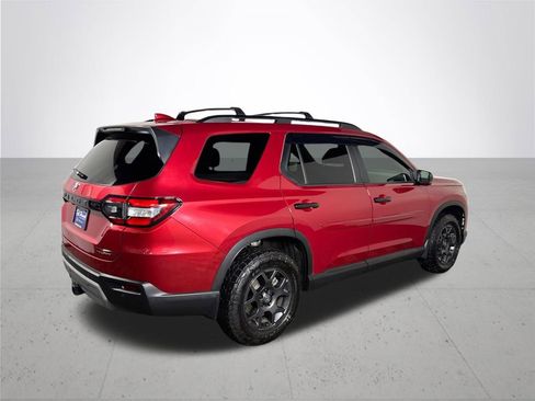 Certified 2025 Honda Pilot TrailSport image 7