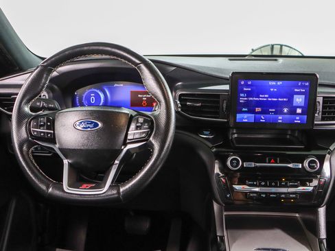 Used 2022 Ford Explorer ST w/ ST Street Pack image 17