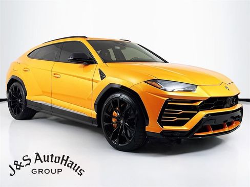 Used 2021 Lamborghini Urus image 1