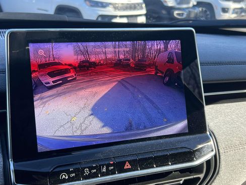 Used 2022 Jeep Compass Latitude image 17