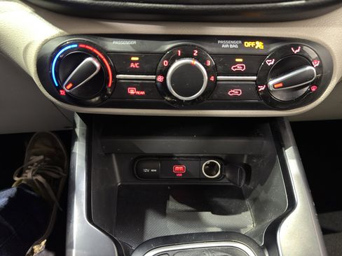 Used 2020 Kia Soul S FWD image 28
