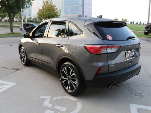 Used 2021 Ford Escape SE w/ SE Sport Appearance Package image 7