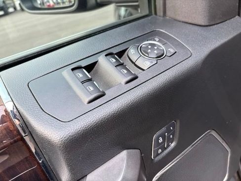 Used 2015 Ford F150 Platinum w/ Equipment Group 701A Luxury AWD/4WD image 19