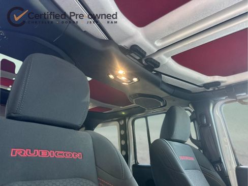 Used 2022 Jeep Wrangler Unlimited Rubicon w/ LED Lighting Group AWD/4WD image 18