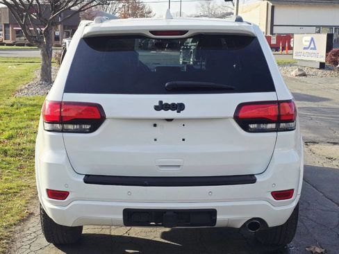 Used 2018 Jeep Grand Cherokee Laredo image 5