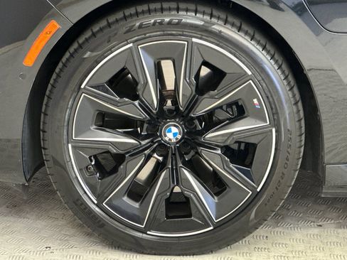 Certified 2024 BMW 750e xDrive w/ Premium Package 2 AWD/4WD image 11