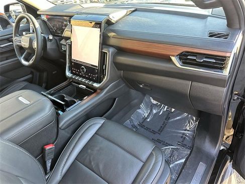 Used 2025 GMC Yukon Denali image 28