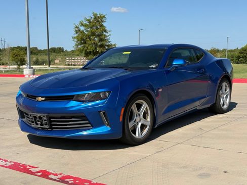 Used 2016 Chevrolet Camaro LT RWD image 3
