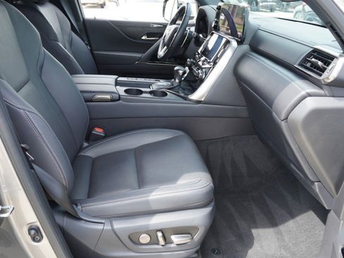 Used 2023 Lexus LX 600 4WD w/ Accessory Package (Z1) image 11