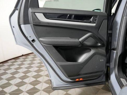Certified 2024 Porsche Cayenne AWD/4WD image 36