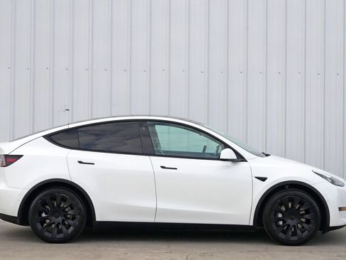 Used 2021 Tesla Model Y Long Range image 54