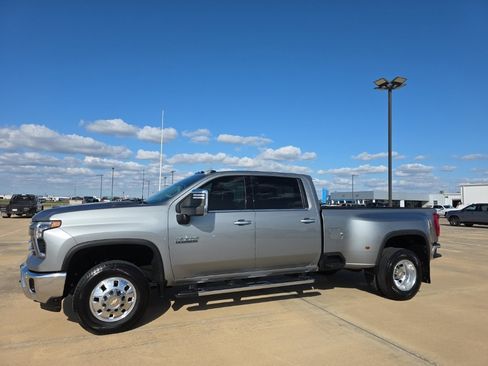 Used 2024 Chevrolet Silverado 3500 LTZ w/ LTZ Texas Edition image 4