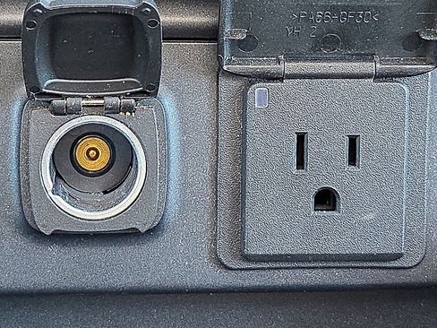 Used 2017 Chevrolet Silverado 1500 High Country image 21