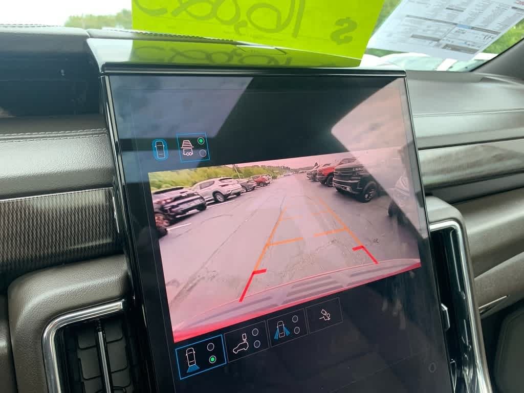 Used 2025 GMC Yukon Elevation w/ Technology Package AWD/4WD image 12