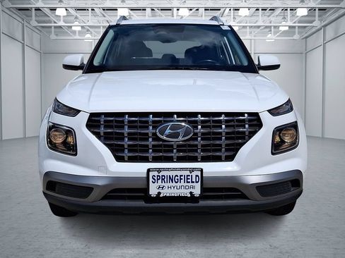 Certified 2025 Hyundai Venue SEL FWD image 2