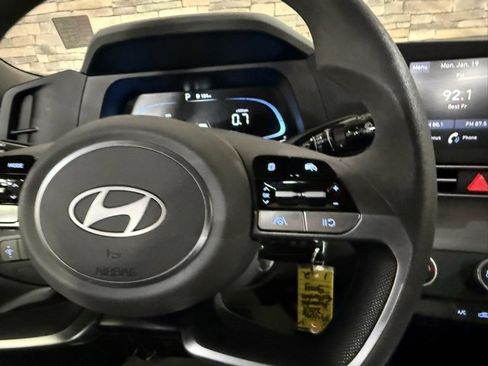 Used 2024 Hyundai Elantra SE image 16