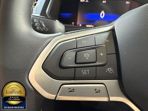 Used 2022 Volkswagen Tiguan SE w/ Panoramic Sunroof Package image 10