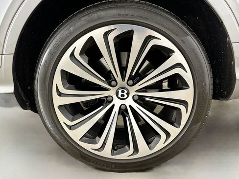 Used 2023 Bentley Bentayga Extended Wheelbase AWD/4WD image 54