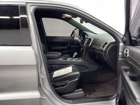 Used 2018 Jeep Grand Cherokee Altitude AWD/4WD image 21
