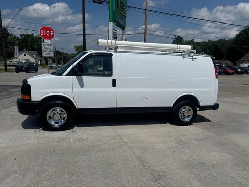 Used 2010 Chevrolet Express 3500 w/ Power Package RWD image 2