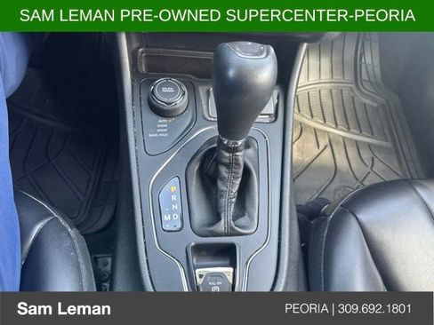 Used 2019 Jeep Cherokee Latitude Plus w/ Cold Weather Group AWD/4WD image 9