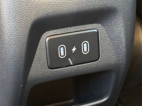 Used 2025 Hyundai Venue Limited image 16