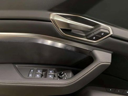 Used 2024 Audi Q8 e-tron Premium Plus w/ Premium Plus Package image 34