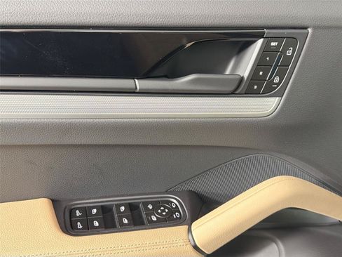 Certified 2026 Porsche Cayenne Coupe AWD/4WD image 31