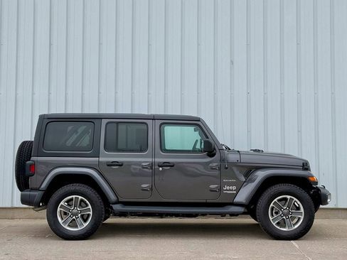 Used 2018 Jeep Wrangler Unlimited Sahara AWD/4WD image 7