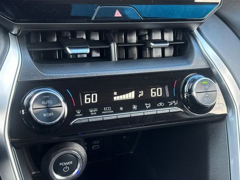 Certified 2024 Toyota Venza LE image 20