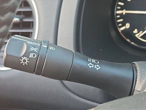 Used 2019 Nissan Pathfinder SL FWD image 16